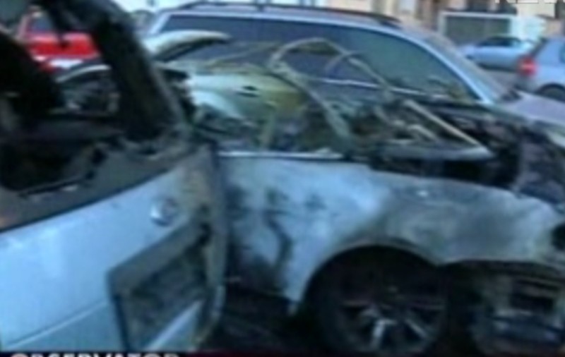 Un bărbat din Galaţi a dat foc la şase maşini ca să se răzbune 