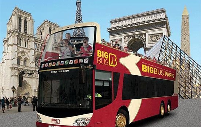 Cel puțin patru răniți după ce un autobuz turistic a fost implicat într-un accident în Paris