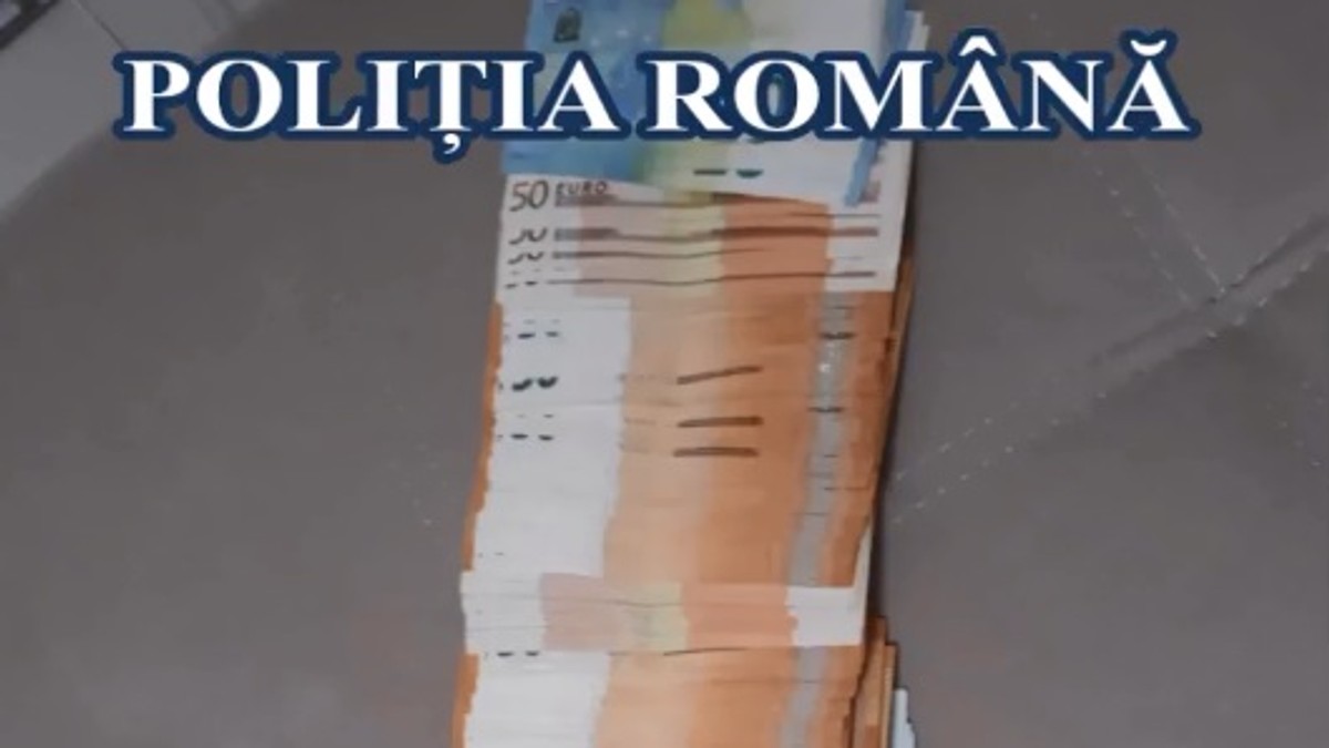 Tinere sărace, recrutate pentru căsătorii de conveniență cu asiatici. Imagine cu banii confiscați de la traficanți