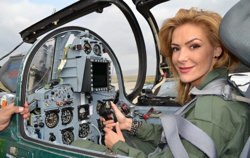 Roxana Ciuhulescu va zbura cu un supersonic! 