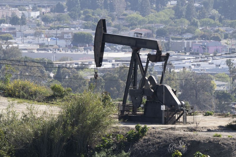 Cele 32 de state membre ale Agenției Internaționale a Energiei (AIE) au anunțat eliberarea a 400 de milioane de barili de petrol din rezervele lor strategice. Foto: Hepta