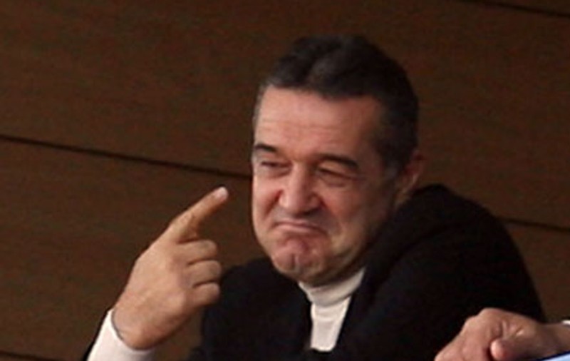Becali le-a dat să sugă fanilor, iar ei l-au asasinat