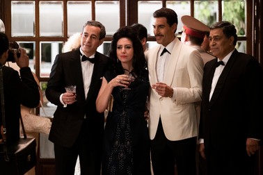Sacha Baron Cohen și-a asumat un rol mult mai sobru decât de obicei / Foto: Netflix