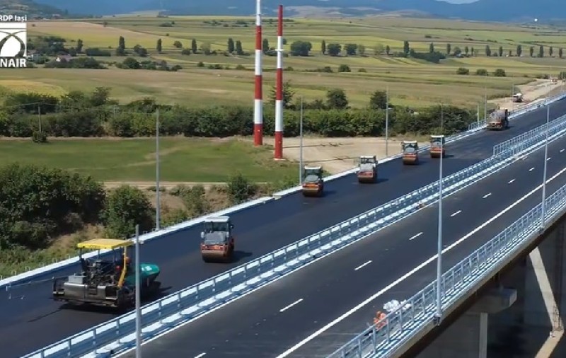 UMB a turnat ultimii metri de asfalt pe pasajul de 1,2 km de la Cleja, pe lotul 3 din Autostrada A7 Focșani - Bacău