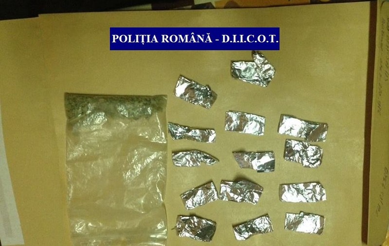 Două persoane arestate în cazul drogului zombie din Câmpia Turzii. Substanțele seamănă cu celebrele "spices"