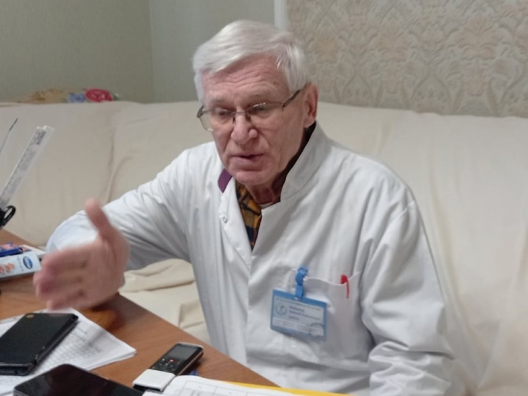 Medicul Anatoli Romanov, directorul orfelinatului Antoșka