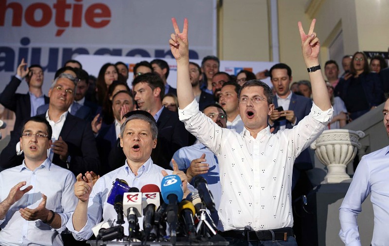 Spre ce evoluează USR-PLUS, marea surpriză a alegerilor? Răspunde un profesor doctor în ştiinţe politice de la Universitatea Babeş-Bolyai