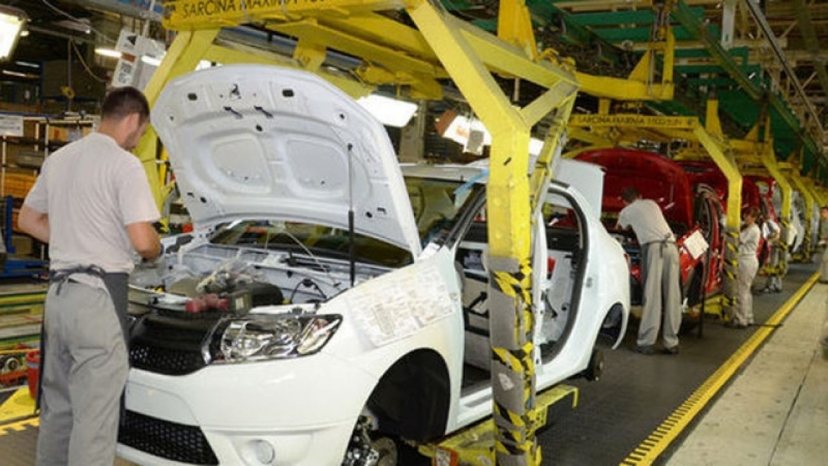 Uzina Dacia își închide porțile până pe 5 aprilie! 13.500 de oameni, în șomaj tehnic