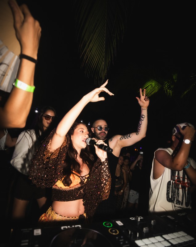 Imagini cu Nicole Cherry la petrecerea lui J. Balvin din Cartagena de final de turneu: „Seară incredibilă, plină de energie”
