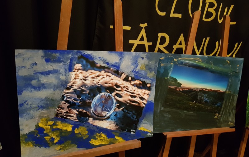 Expoziție inedită de fotografie pictată la Clubul Țăranului. Proiectul, premieră în România, are un scop nobil și e opera unui fotograf, a unei pictorițe și a unui hairstylist