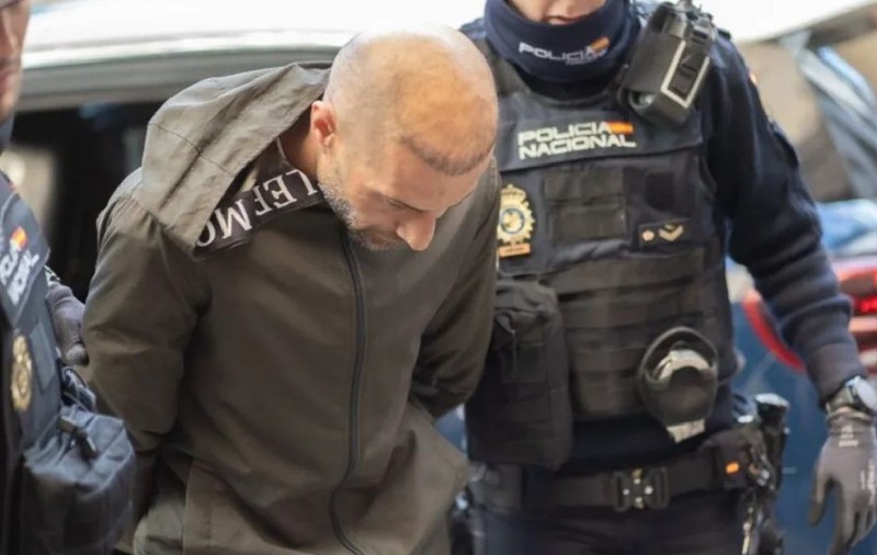 Un român din Spania și-a ucis iubita sub ochii fetiței lor de 2 ani, în timp ce conducea. Procurorul îl vrea 27 de ani după gratii