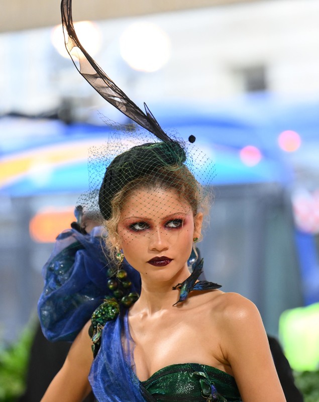 Zendaya a adus drama la Met Gala 2024. A schimbat două ținute, una dintre ele e creată în 1996, anul în care s-a născut