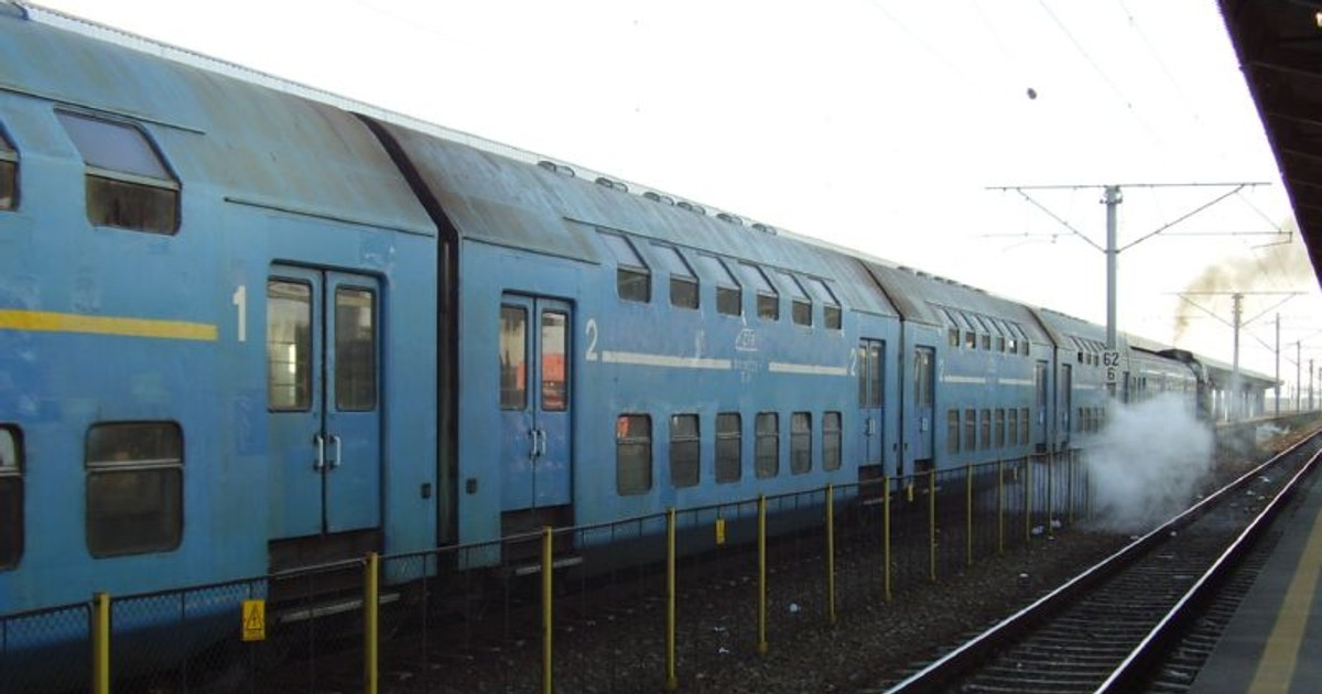 REPORTAJ: "Cugireana” era cândva cel mai lung tren de călători din Europa și ducea zilnic 10.000 de navetişti. Acum nu-l mai vrea nimeni și va fi scos din circulaţie