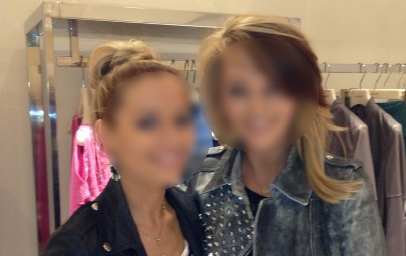 Două artiste de la noi SEAMĂNĂ CA DOUĂ PICĂTURI DE APĂ! Ce părere ai? | FOTO