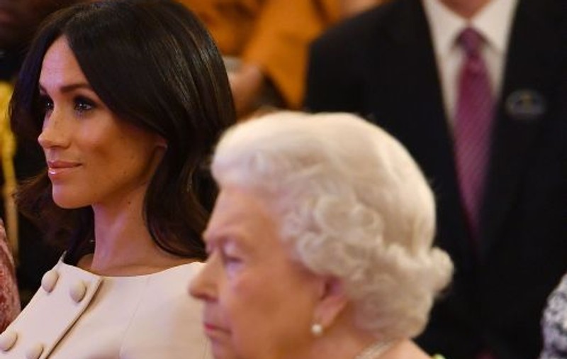 FOTO | Meghan Markle, lipsită de respect în fața Reginei Marii Britanii. Cum a stat ducesa de Sussex la fotografia oficială
