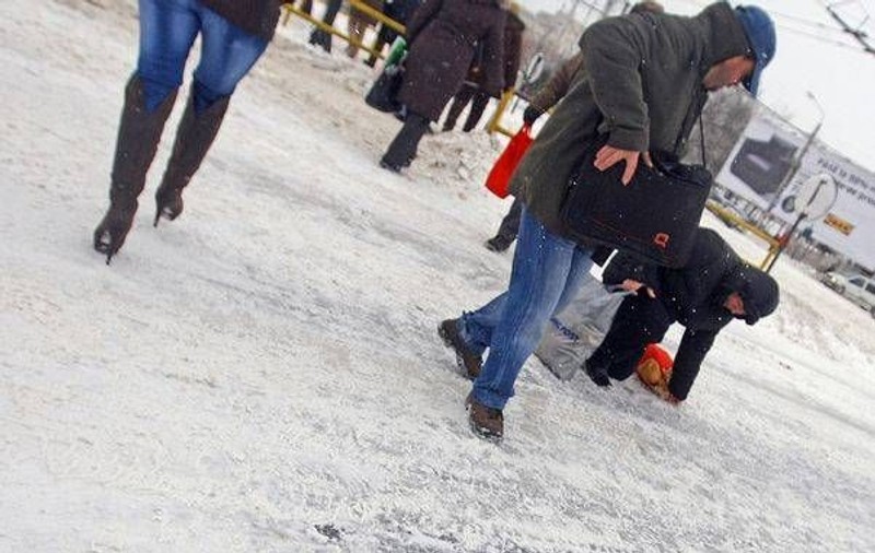 ATENȚIE, ȘOFERI! COD GALBEN de POLEI pentru mai multe județe