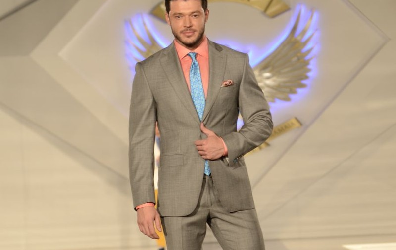 Uite ce salariu lunar are Victor Slav! Ţi se pare un câştig mare sau mic, pentru serviciul pe care îl are?
