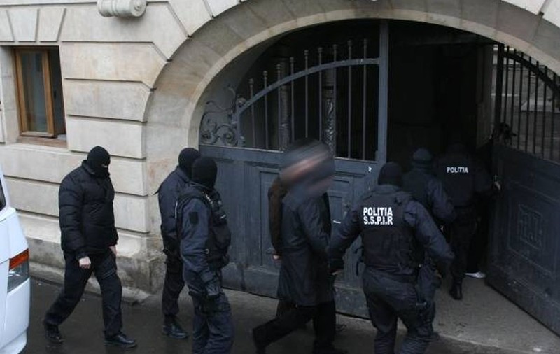 PERCHEZIŢII la 23 de adrese din Bucureşti şi la Spitalul de Arşi: Sunt vizaţi medici care ar fi făcut ILEGAL operaţii estetice
