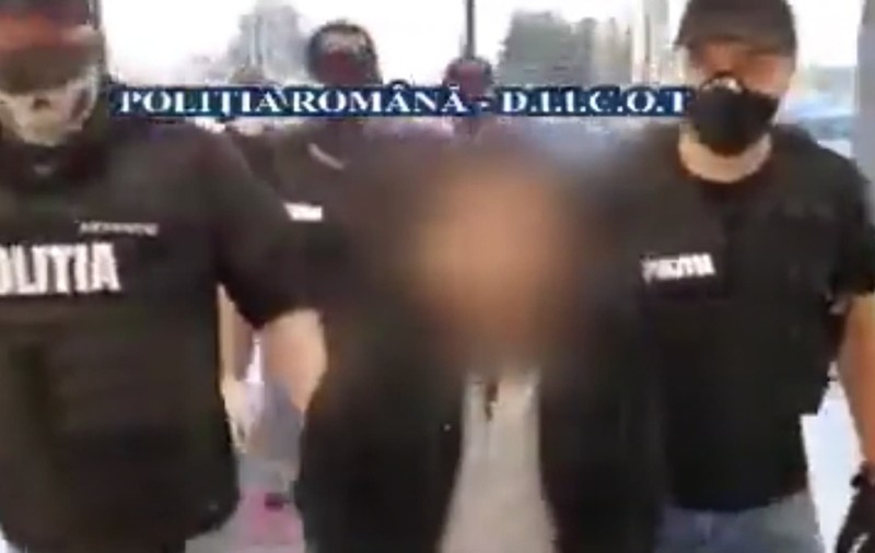 Imagini de la extrădarea în SUA a unui traficant periculos, membru al unui cartel de droguri mexican. Cu ce scop venise în România