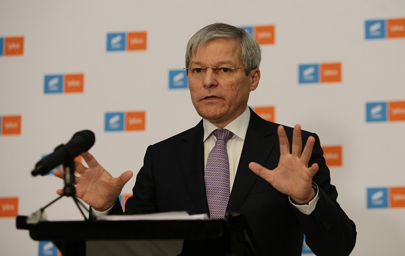 Dacian Cioloș, despre desemnarea lui Nicolae Ciucă premier: Un semnal deloc bun. O capitulare a politicului