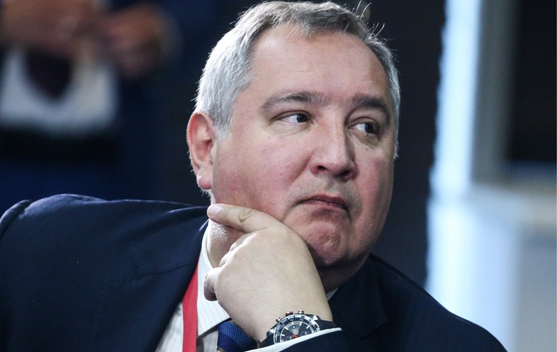 Dmitri Rogozin i-a trimis lui Emmanuel Macron schija care l-a lovit în spate. Mesajul fostului șef al Roscosmos