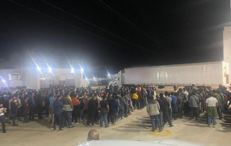 359 de migranți înghesuiți într-un singur camion, 55 dintre ei erau copii neînsoțiți. Tranzitau Mexic, spre Statele Unite