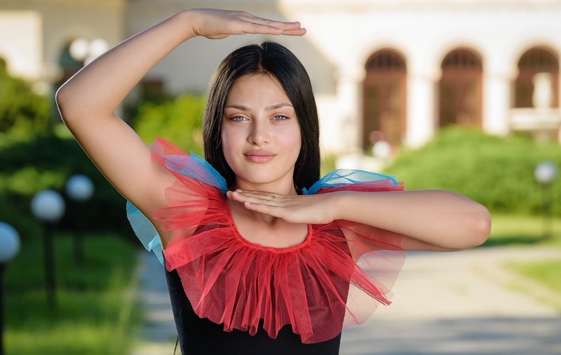 [Excelență la 14 ani] Adina Georgiana Popovici, adolescenta din Glina care a ajuns model internațional la doar 14 ani (publicitate)