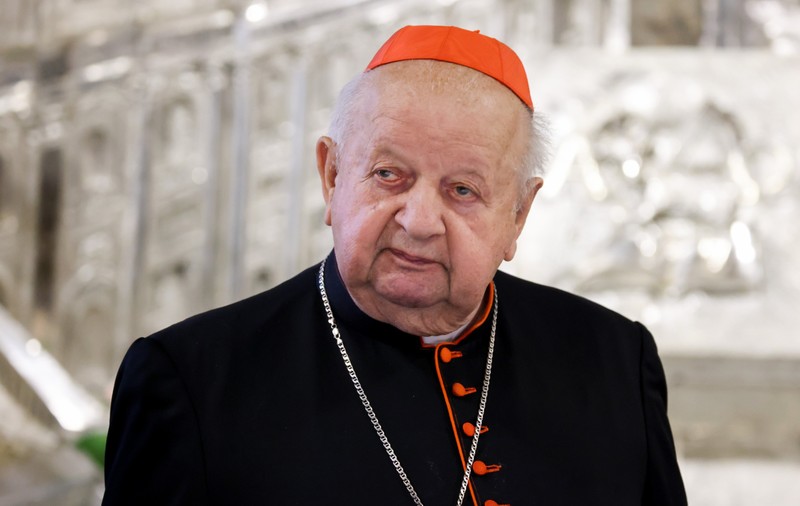 Ce pensie are un arhiepiscop numit de Vatican: „Povara întreținerii prețiosului mitropolit”