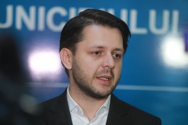 Viceprimarul Ruben Latcau sustine o conferinta de presa pe tema Liceului Tehnologic de Vest, vineri, 11 aprilie 2025, in Timisoara. EMANUEL TITUS ILIESI / MEDIAFAX FOTO