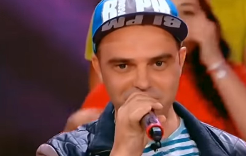 VIDEO |  DJ celebru în anii '90, condamnat la 10 ani de închisoare pentru pedofilie. Minore șantajate cu poze indecente