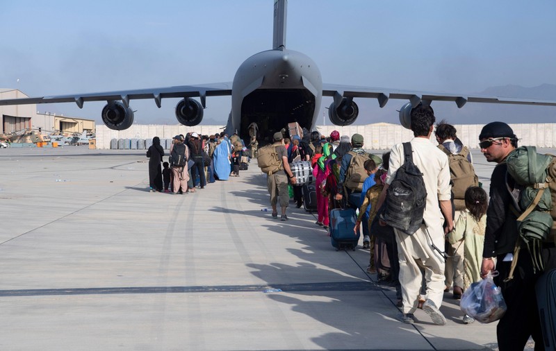 Un copil de 5 ani evacuat din Afganistan a murit după ce a mâncat ciuperci otrăvitoare într-o tabără de refugiați din Polonia