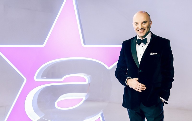 Schimbare în emisiunea lui Dan Capatos de la Antena Stars. Cine sunt vedetele care se alătură echipei „Xtra Night Show”