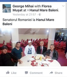 Iancu Caracotă, al patrulea, cu cravată roșie, și primarul PNL Florea Mușat, ultimul din dreapta