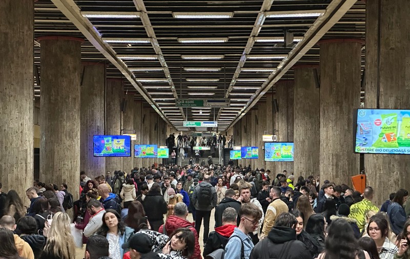 Haos la metrou pe magistralele 1 și 3, după ce două trenuri s-au tamponat în stația Timpuri Noi. Reacția Metrorex