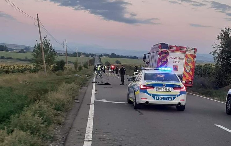 Doi bărbați au murit după ce căruța în care se aflau a fost lovită de o mașină pe un drum din Neamț