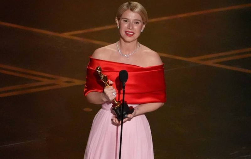 Jessie Buckley câștigă premiul Oscar pentru cea mai bună actriță într-un rol principal