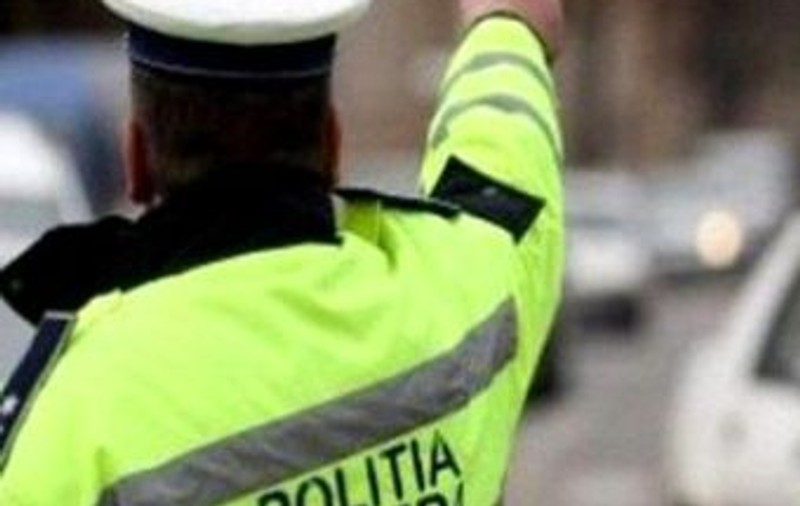 Un tânăr de 22 de ani din Suceava a condus beat și fără permis o mașină neînmatriculată