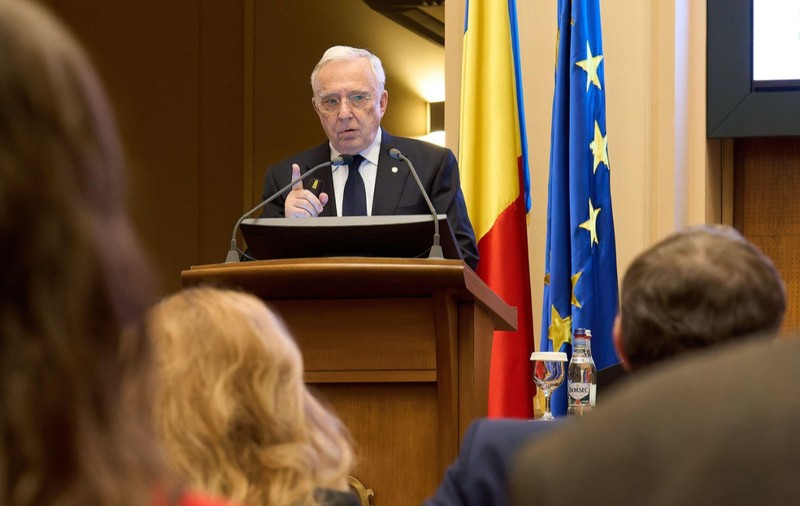 Mugur Isărescu crede că pensiile și salariile au crescut „vârtos” și România nu are sens să crească iar consumul