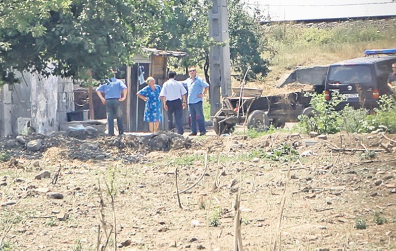 Băiatul acuzat că a furat 80 de focoase provine dintr-o familie de infractori: tatăl, hoţ de explozibil, mama, traficantă de droguri