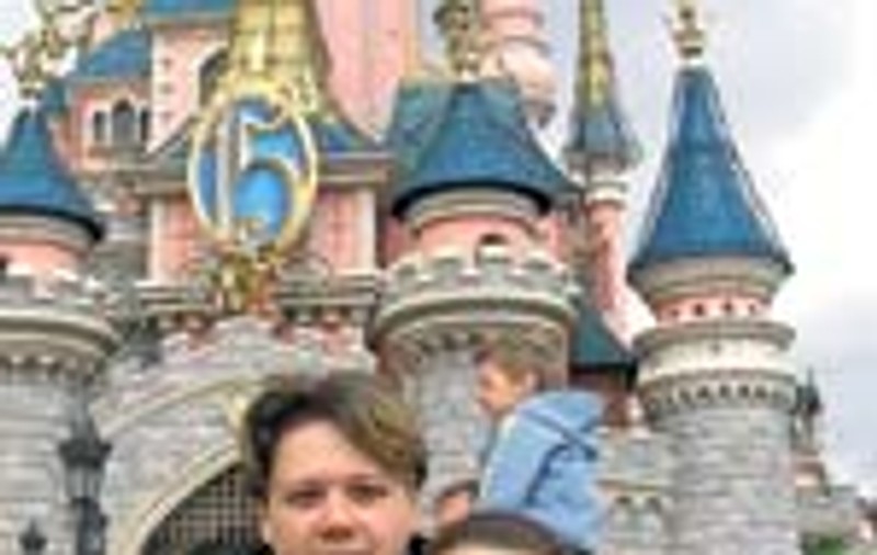 Fuego si-a dus logodnica gravida la Disneyland