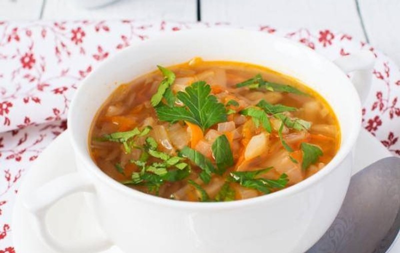 DIETA MINUNE CU CIORBĂ DE VARZĂ! Cum se prepară şi CE NU AI VOIE SĂ FACI