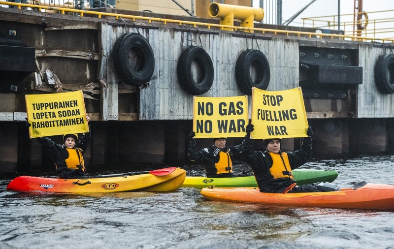 Activiștii Greenpeace au blocat, în Finlanda, un transport de gaz natural lichefiat din Rusia