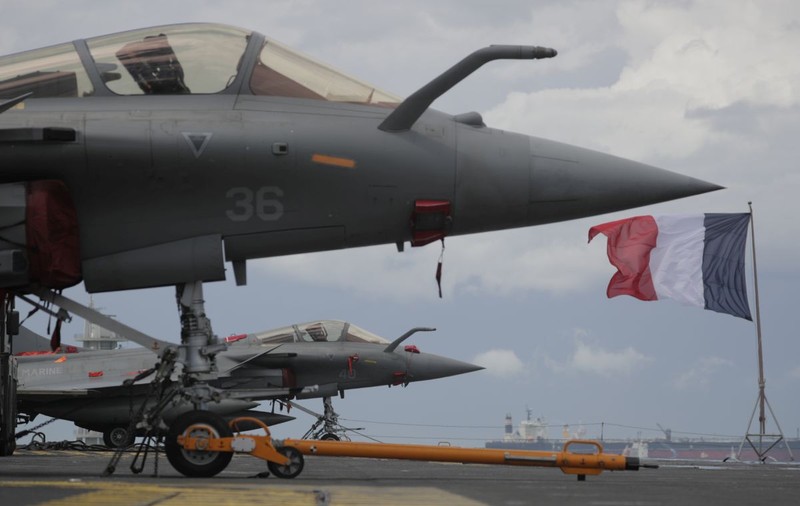 Tensiuni în Mediterana: Franţa mobilizează avioane Rafale şi nave de război pe fondul tensiunilor Grecia-Turcia