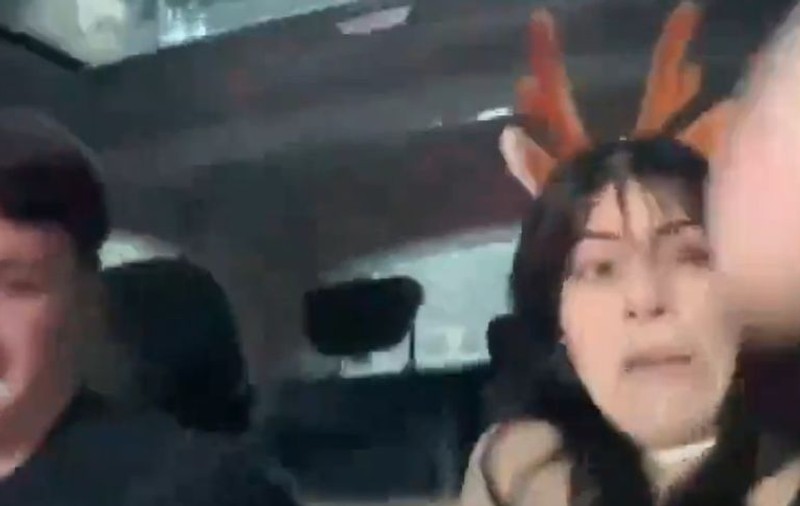 Momentul în care o influenceriță din Argentina e tâlhărită chiar în timpul transmisiunii live | VIDEO
