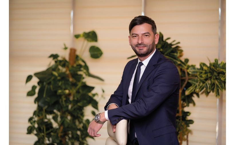 Directorul unei companii de stat are un salariu lunar de patru ori mai mare decât al șefului statului