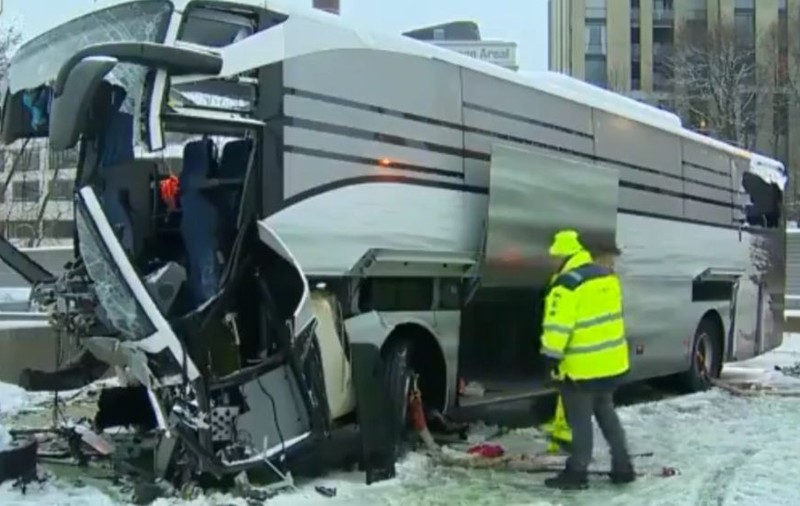 Un român, printre cei 44 de răniţi într-un accident de autocar produs în Elveția