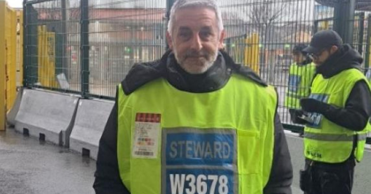 Paznicul de 55 de ani care a murit în Italia, în timp ce stă pe șantier și poartă o vestă reflectorizantă