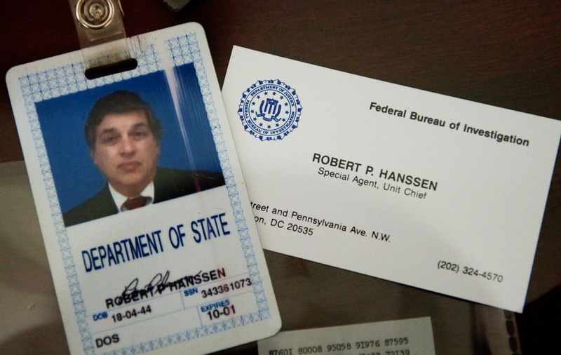 Robert Hanssen, fost agent FBI condamnat pe viață pentru spionaj pentru Moscova, a murit în închisoare. Bani, ceasuri de lux și diamante, pentru informații
