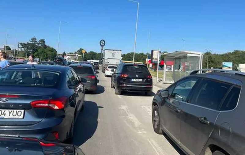 Atenționare de călătorie: Aglomerație la frontiera cu Bulgaria, în special la podul Giurgiu-Ruse. Românii au plecat în minivacanța de Sfânta Maria