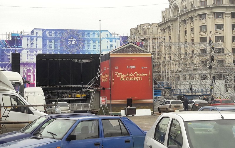GALERIE FOTO / După Târgul de Crăciun din Piața Constituției, urmează pregătirile pentru Revelion Centenar 2019